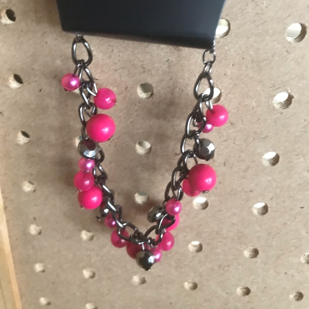 Hot pink stones bracelet in gunmetal.